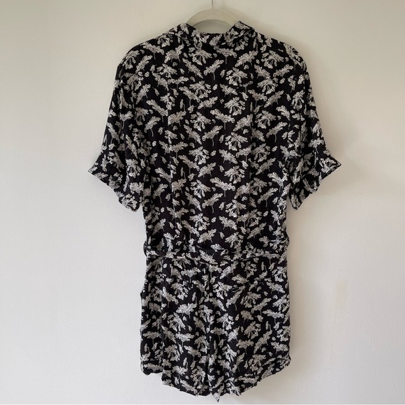 Rag + Bone Black White Floral Surplus Romper Size 4 Short Sleeve viscose pockets - Picture 8 of 16
